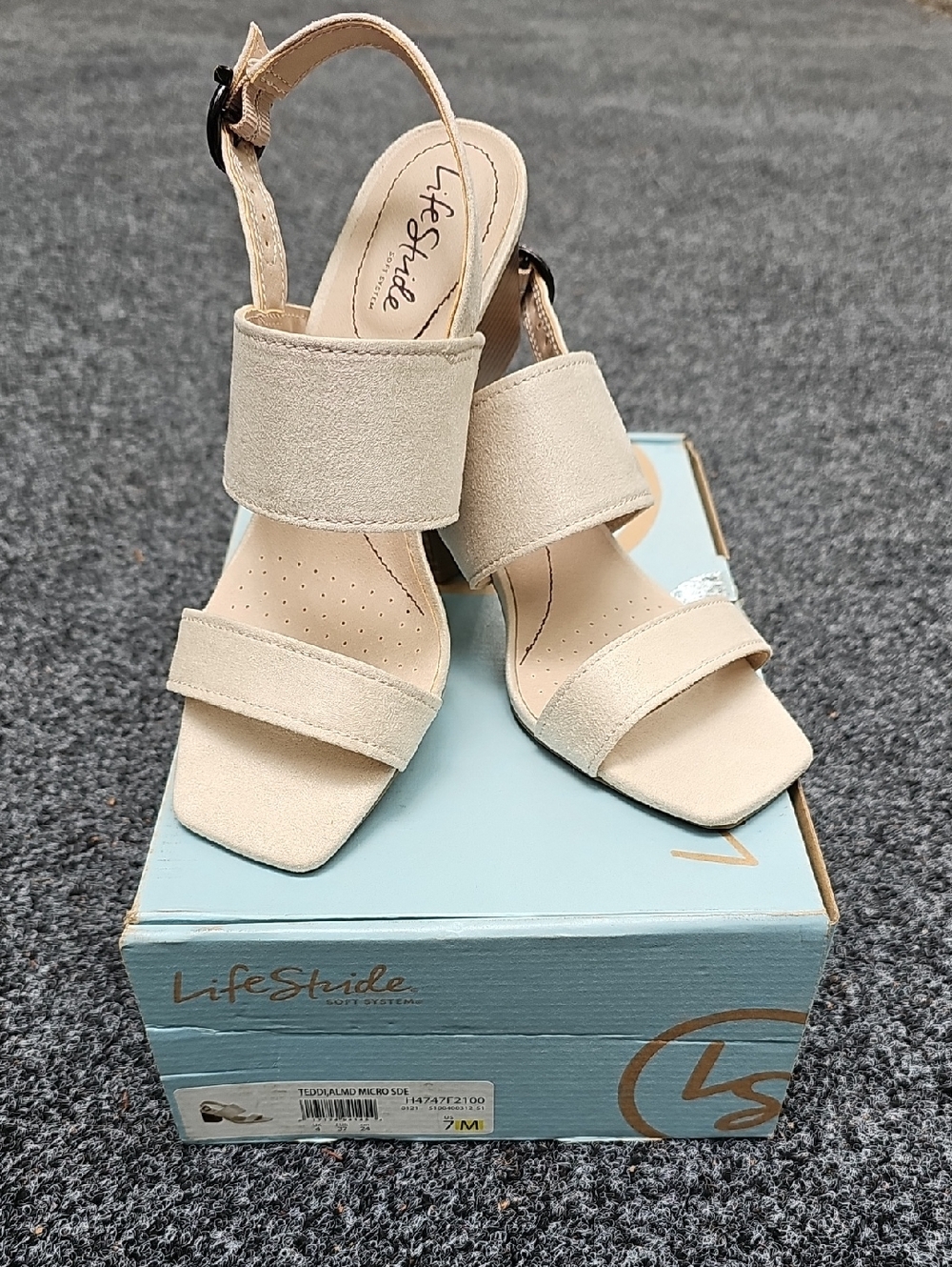 Life Stride Women's 7 Teddi Almond Beige Slingback Block Heel Sandals New In Box